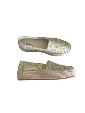 Toms NWOT Valencia slip on lemon print casual platform espadrille shoes 8 1/2